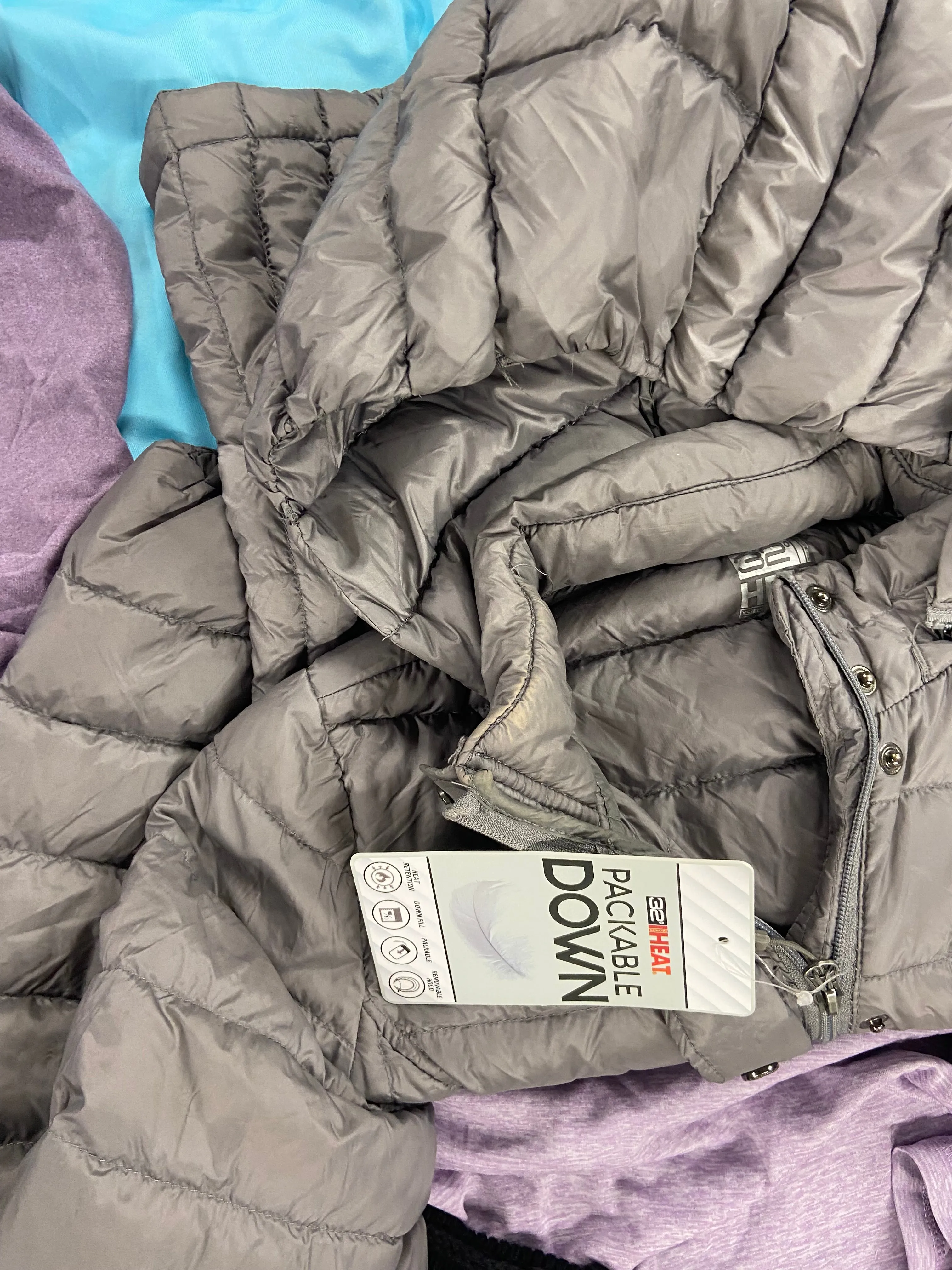 Women's Clothing Assorted Tops Wholesale Lot, THE NORTH FACE, VINCE CAMUTO, FREE PEOPLE, COTTON ON, 32 DEGREES and Others, 11 items, Shelf Pulls, MSRP $538