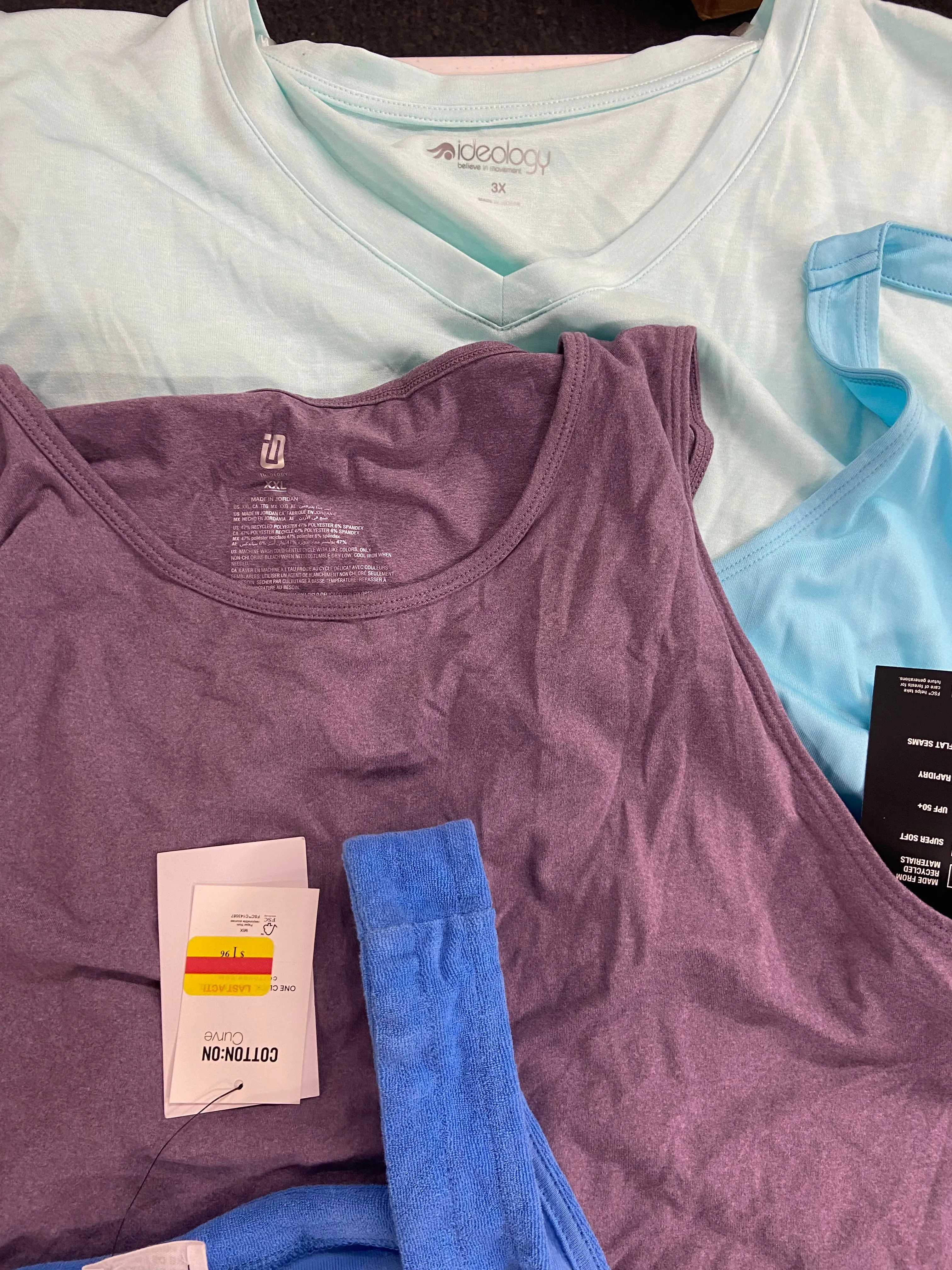 Women's Clothing Assorted Tops Wholesale Lot, THE NORTH FACE, VINCE CAMUTO, FREE PEOPLE, COTTON ON, 32 DEGREES and Others, 11 items, Shelf Pulls, MSRP $538